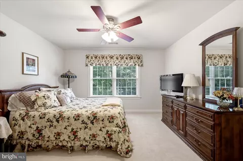 Bedroom - 45539 Lakeside Dr, Sterling, VA 20165 photo 3 of 4