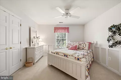 Bedroom - 45539 Lakeside Dr, Sterling, VA 20165 photo 2 of 4
