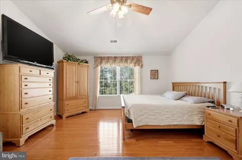 Bedroom - 45539 Lakeside Dr, Sterling, VA 20165 photo 1 of 4