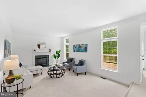 Living - 43412 Sperrin Ct, Ashburn, VA 20147 photo 5 of 7