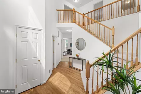 Entry Way - 43412 Sperrin Ct, Ashburn, VA 20147 photo 3 of 9