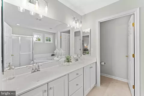 Bath - 43412 Sperrin Ct, Ashburn, VA 20147 photo 2 of 4