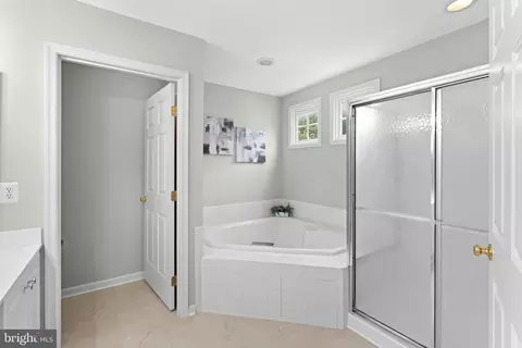 Bath - 43412 Sperrin Ct, Ashburn, VA 20147 photo 1 of 4