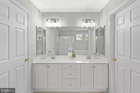 Bath - 43412 Sperrin Ct, Ashburn, VA 20147 photo 3 of 4