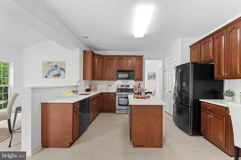 Kitchen - 43412 Sperrin Ct, Ashburn, VA 20147 photo 2 of 6