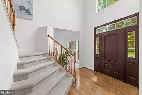Entry Way - 43412 Sperrin Ct, Ashburn, VA 20147 photo 4 of 9