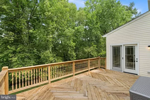 Exterior - 43412 Sperrin Ct, Ashburn, VA 20147 photo 6 of 14