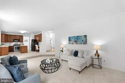 Living - 43412 Sperrin Ct, Ashburn, VA 20147 photo 7 of 7