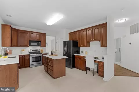 Kitchen - 43412 Sperrin Ct, Ashburn, VA 20147 photo 4 of 6