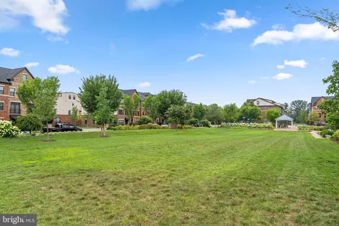 Exterior - 43451 Charitable St, Ashburn, VA 20148 photo 4 of 8