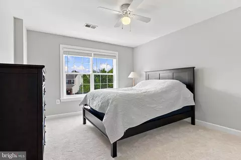 Bedroom - 43280 John Danforth Ct, Ashburn, VA 20147 photo 10 of 11