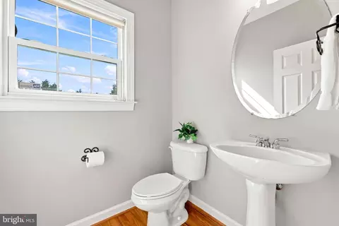 Bath - 43280 John Danforth Ct, Ashburn, VA 20147 photo 1 of 9