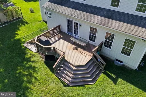 Exterior - 43280 John Danforth Ct, Ashburn, VA 20147 photo 9 of 12