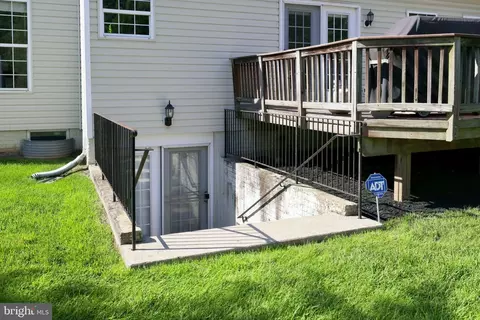Exterior - 43280 John Danforth Ct, Ashburn, VA 20147 photo 6 of 12