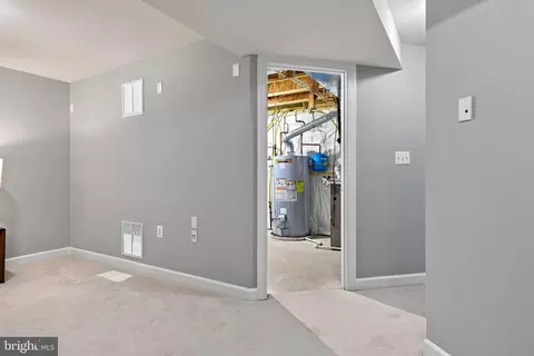Entry Way - 43280 John Danforth Ct, Ashburn, VA 20147 photo 21 of 22