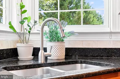 Kitchen - 43280 John Danforth Ct, Ashburn, VA 20147 photo 5 of 6