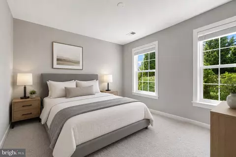 Bedroom - 43280 John Danforth Ct, Ashburn, VA 20147 photo 7 of 11