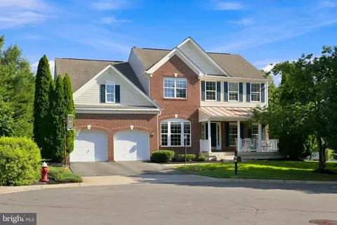 Exterior - 43280 John Danforth Ct, Ashburn, VA 20147 photo 2 of 12