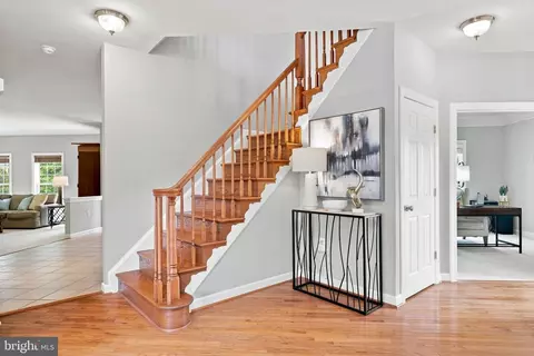 Entry Way - 43280 John Danforth Ct, Ashburn, VA 20147 photo 9 of 22