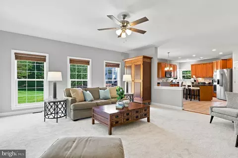 Living - 43280 John Danforth Ct, Ashburn, VA 20147 photo 2 of 4