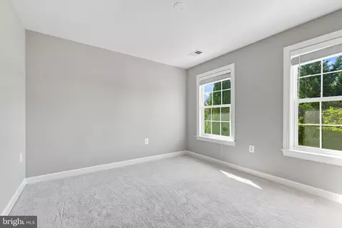 Bedroom - 43280 John Danforth Ct, Ashburn, VA 20147 photo 8 of 11