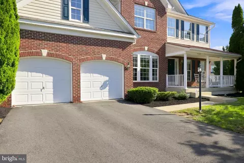 Exterior - 43280 John Danforth Ct, Ashburn, VA 20147 photo 4 of 12