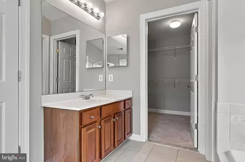 Entry Way - 43280 John Danforth Ct, Ashburn, VA 20147 photo 13 of 22