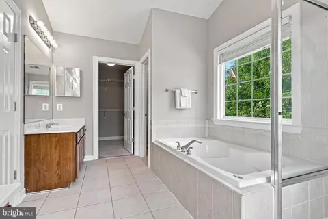 Bath - 43280 John Danforth Ct, Ashburn, VA 20147 photo 5 of 9
