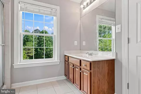 Bath - 43280 John Danforth Ct, Ashburn, VA 20147 photo 4 of 9