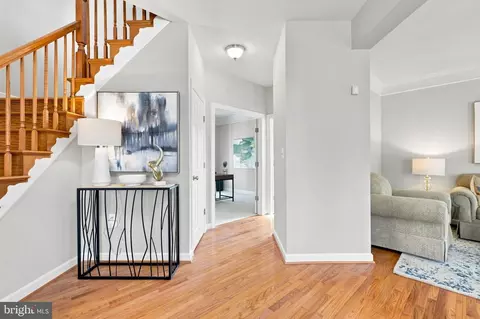 Entry Way - 43280 John Danforth Ct, Ashburn, VA 20147 photo 4 of 22