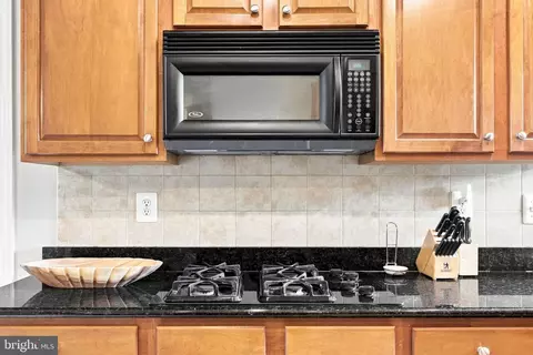 Kitchen - 43280 John Danforth Ct, Ashburn, VA 20147 photo 6 of 6