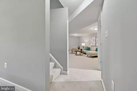 Entry Way - 43280 John Danforth Ct, Ashburn, VA 20147 photo 17 of 22