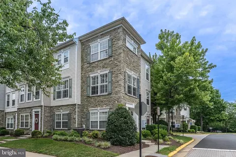 Exterior - 21775 Bancroft Ct, Ashburn, VA 20147 photo 2 of 5