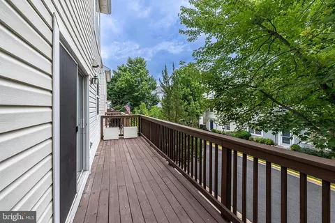 Exterior - 21775 Bancroft Ct, Ashburn, VA 20147 photo 4 of 5