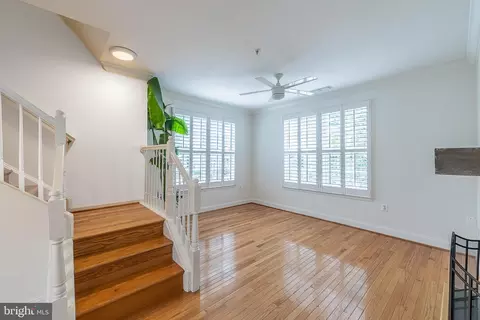 Living - 21775 Bancroft Ct, Ashburn, VA 20147 photo 2 of 7