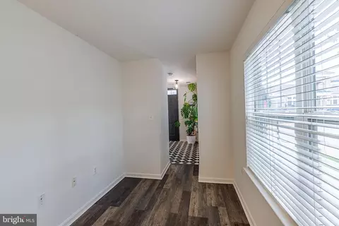 Entry Way - 21775 Bancroft Ct, Ashburn, VA 20147 photo 3 of 5