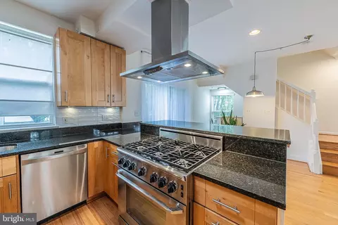 Kitchen - 21775 Bancroft Ct, Ashburn, VA 20147 photo 3 of 3