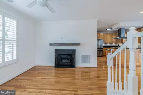 Living - 21775 Bancroft Ct, Ashburn, VA 20147 photo 3 of 7