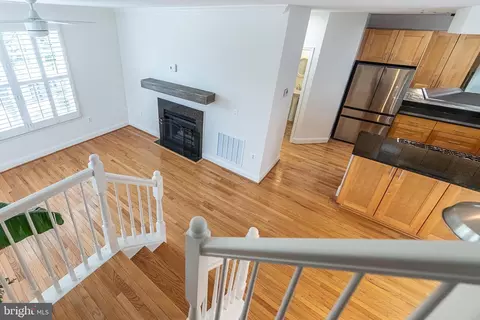 Living - 21775 Bancroft Ct, Ashburn, VA 20147 photo 6 of 7