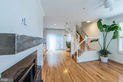 Living - 21775 Bancroft Ct, Ashburn, VA 20147 photo 7 of 7