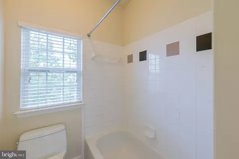 Bath - 21775 Bancroft Ct, Ashburn, VA 20147 photo 3 of 3