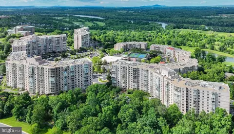 19385 Cypress Ridge Ter #914, Leesburg, VA 20176