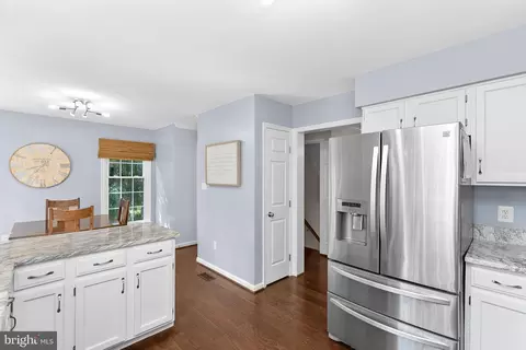 Kitchen - 21160 Dray Ter, Ashburn, VA 20147 photo 6 of 8