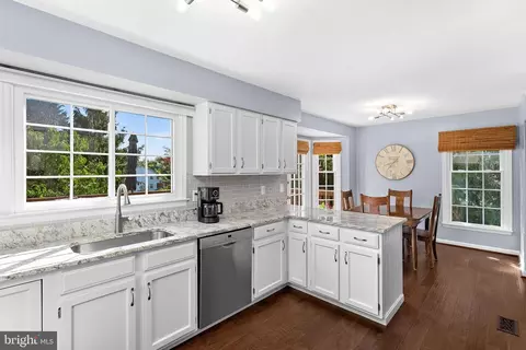Kitchen - 21160 Dray Ter, Ashburn, VA 20147 photo 3 of 8