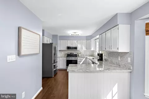 Kitchen - 21160 Dray Ter, Ashburn, VA 20147 photo 4 of 8