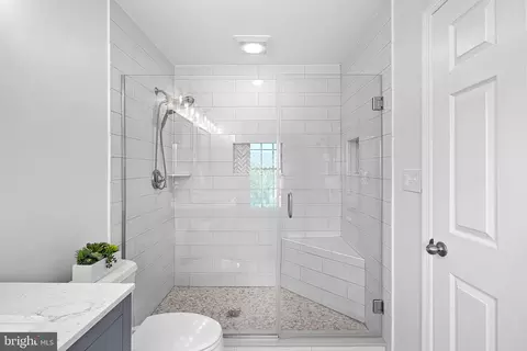 Bath - 21160 Dray Ter, Ashburn, VA 20147 photo 5 of 7