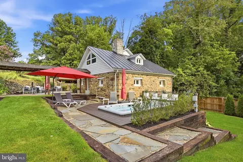 35500 Troon Ct, Round Hill, VA 20141