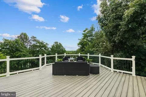 Exterior - 42673 Silverthorne Ct, Broadlands, VA 20148 photo 6 of 12