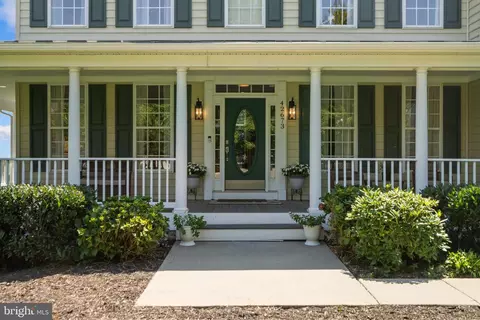 Exterior - 42673 Silverthorne Ct, Broadlands, VA 20148 photo 3 of 12