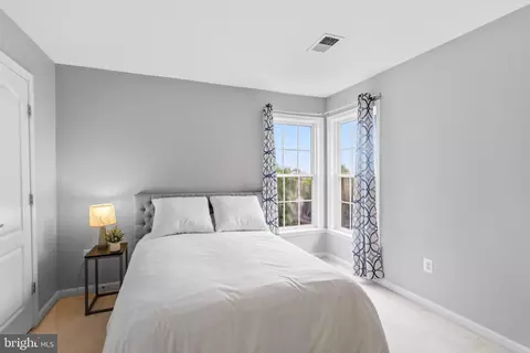 Bedroom - 42673 Silverthorne Ct, Broadlands, VA 20148 photo 3 of 6